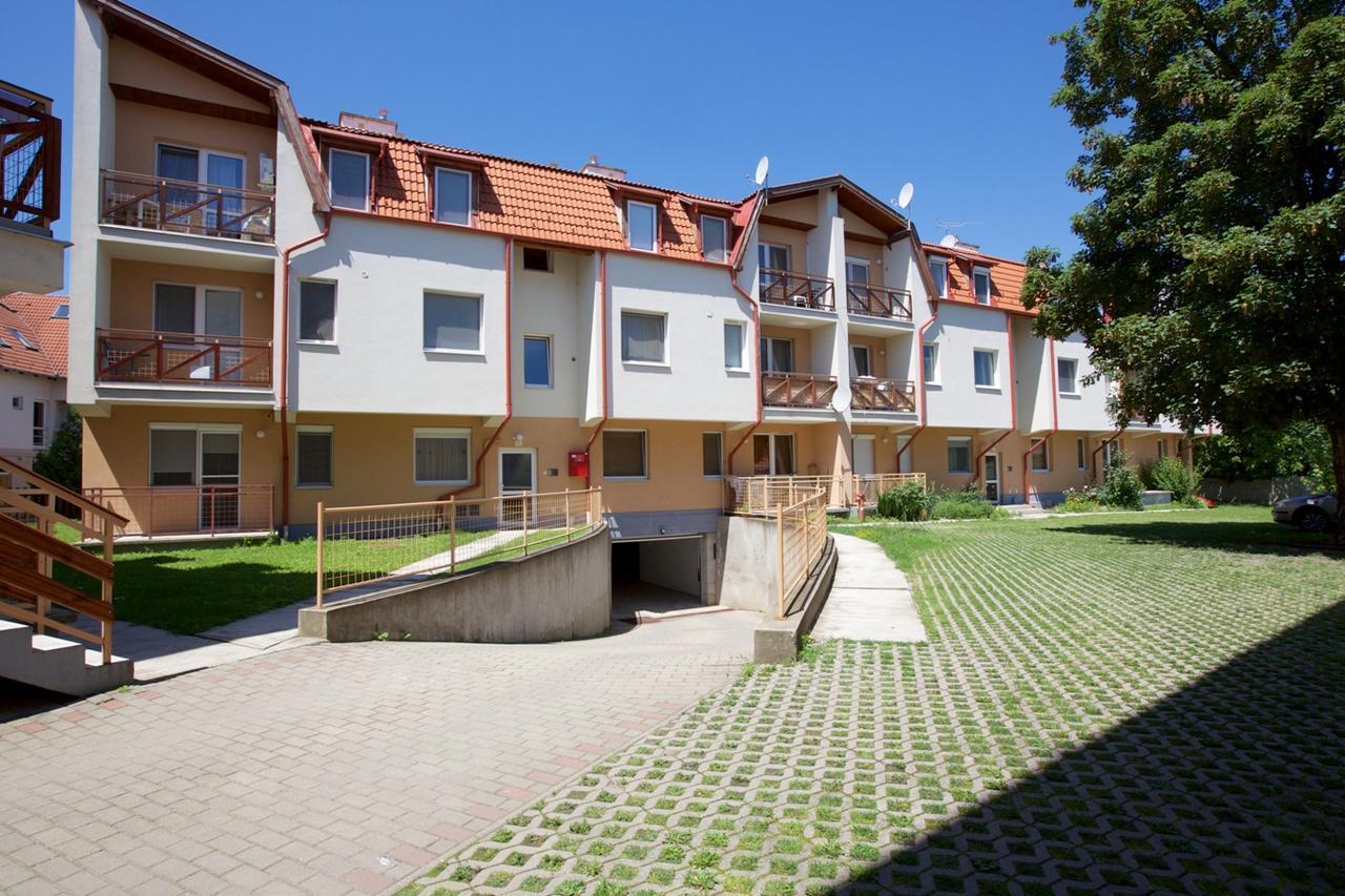 Zoli Apartmanok-Anita Koelcsey 34-36 Hajdúszoboszló Eksteriør billede